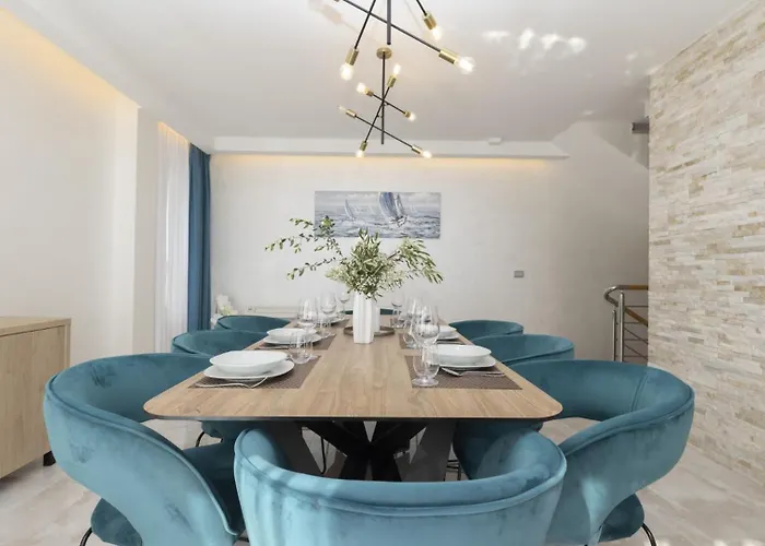 Sunny Lux 3 In By Guide Villa *