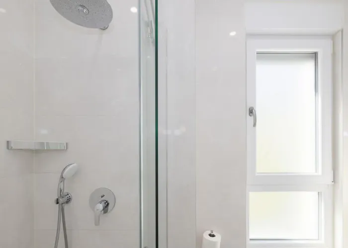 Sunny Lux 3 In By Guide