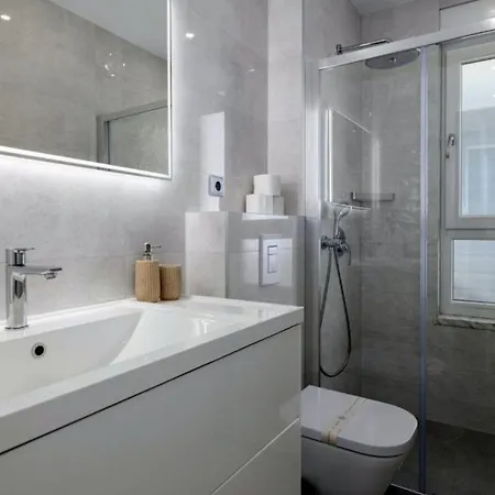 Sunny Lux 3 In By Guide