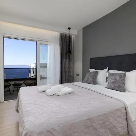 Villa Sunny Lux 3 In By Guide