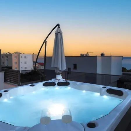 Sunny Lux 3 In By Guide Villa