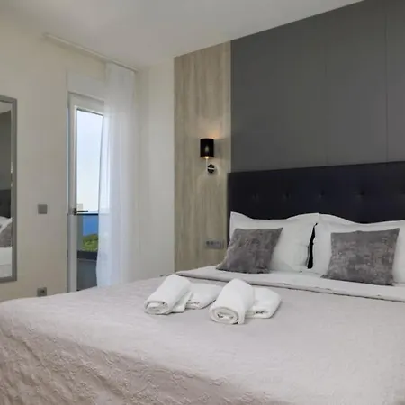 Sunny Lux 3 In By Guide * Makarska