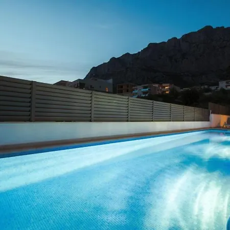 Sunny Lux 3 In By Guide Villa *