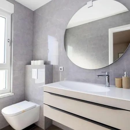 Sunny Lux 3 In By Guide Villa Makarska