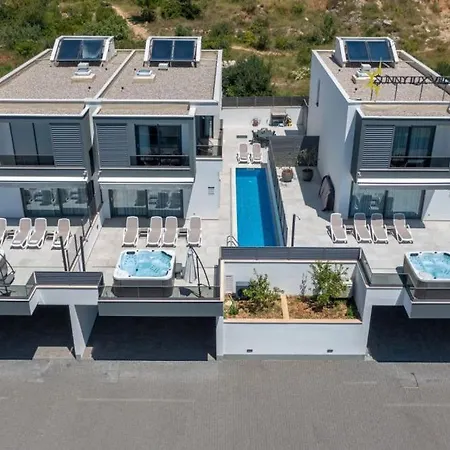 Sunny Lux 3 In By Guide Villa