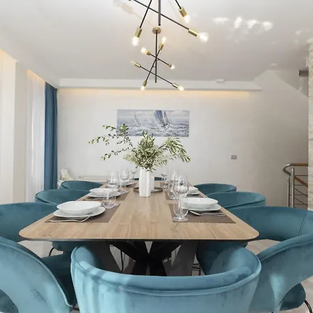 Sunny Lux 3 In By Guide Villa *