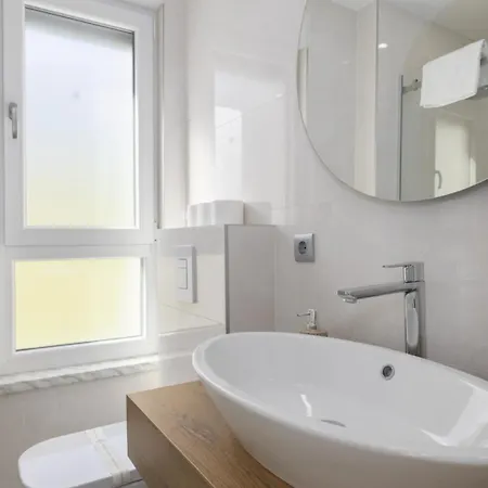 Sunny Lux 3 In By Guide