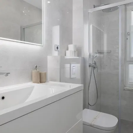 Villa Sunny Lux 3 In By Guide