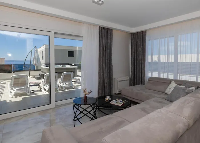 Willa Sunny Lux 3 In By Guide Makarska