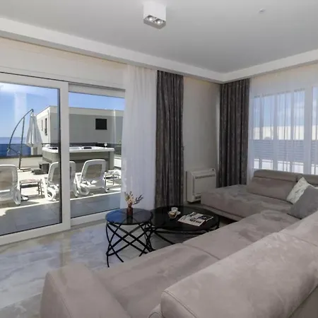 Sunny Lux 3 In By Guide * Makarska